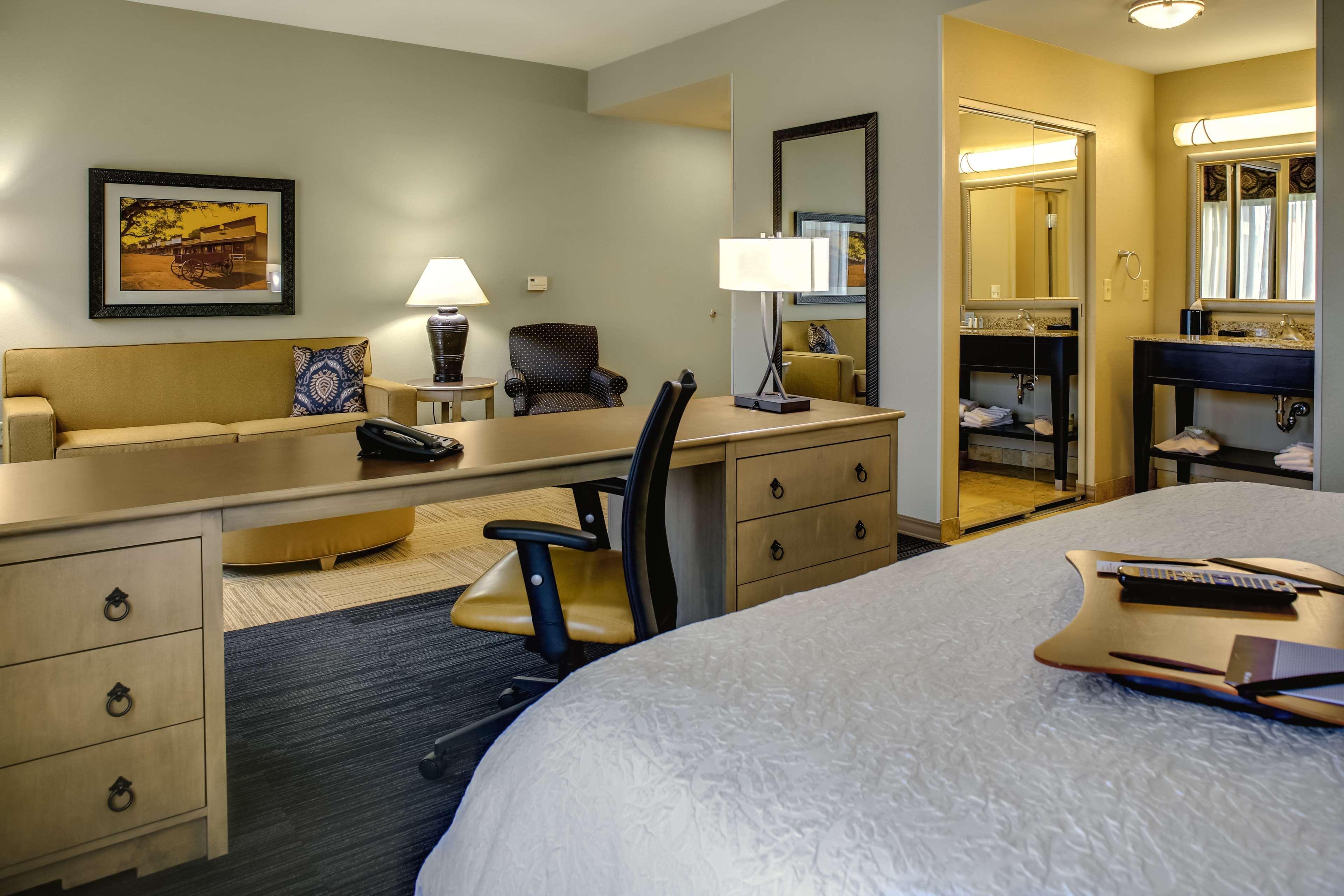 Hampton Inn & Suites Dodge City Boot Hill Casino Exterior foto